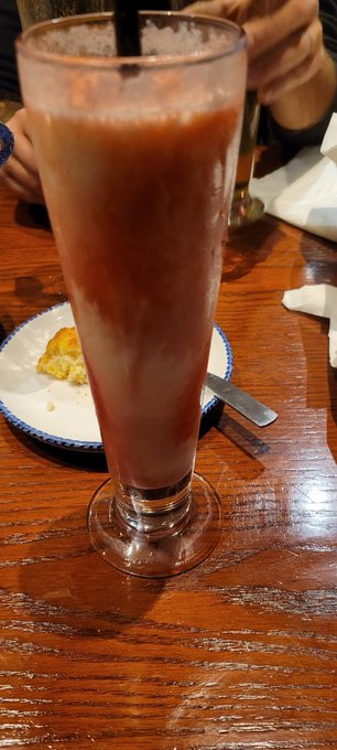 Super Spoiled at Red Lobster 🦞 🍹 https://t.co/dUY4nifzfs