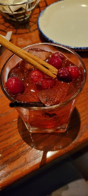 Super Spoiled at Red Lobster 🦞 🍹 https://t.co/dUY4nifzfs