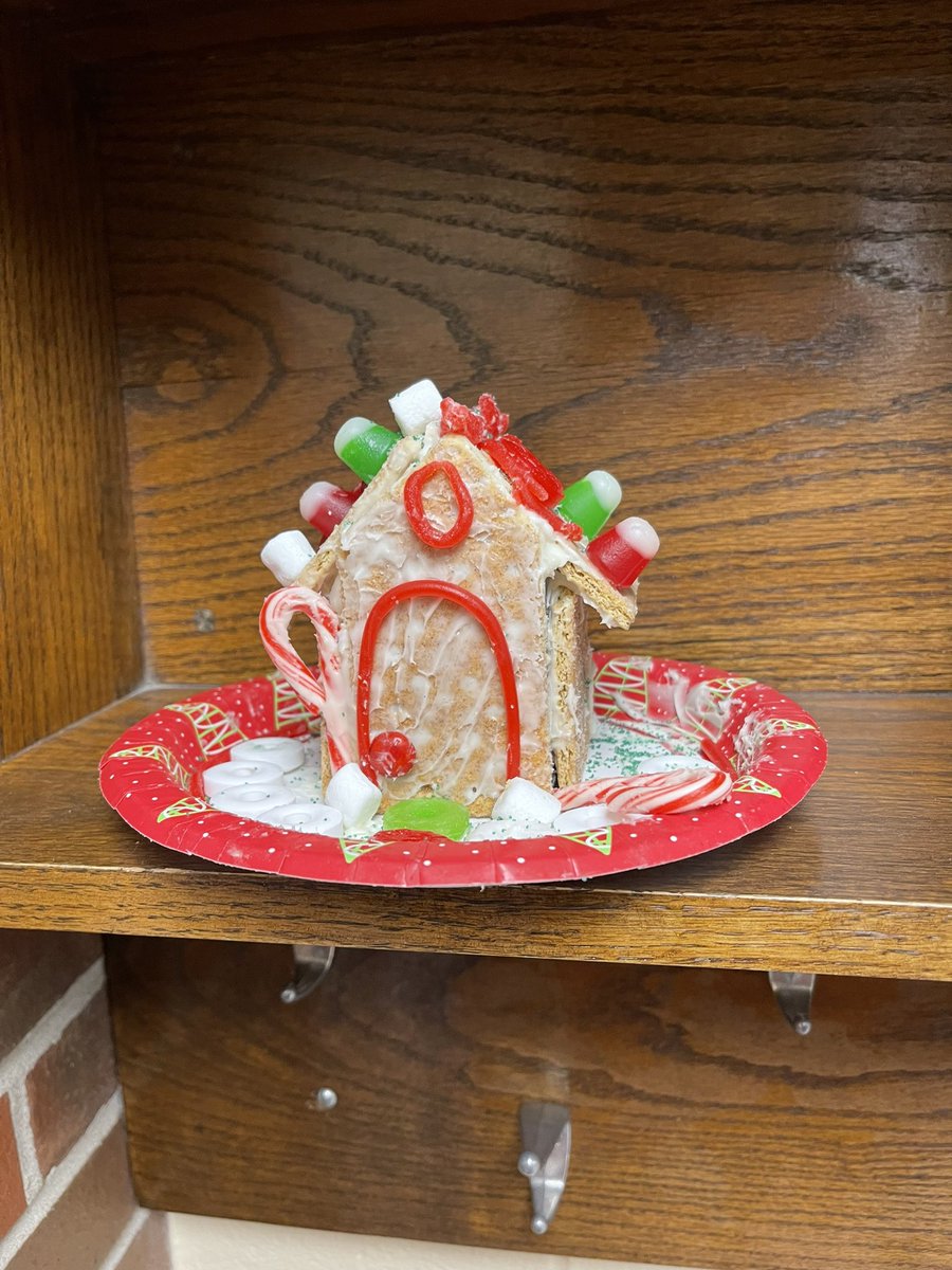 MissCoffman1's tweet photo. Today my 5th graders participated in a STEM activity with their 2nd grade buddies to make gingerbread houses! They had $20 to “spend” and had to “pay” for each supply and not go over budget. They did great with their math skills and their building skills! @IrvingElementa1 #WPS https://t.co/KnIQ1FV1Du