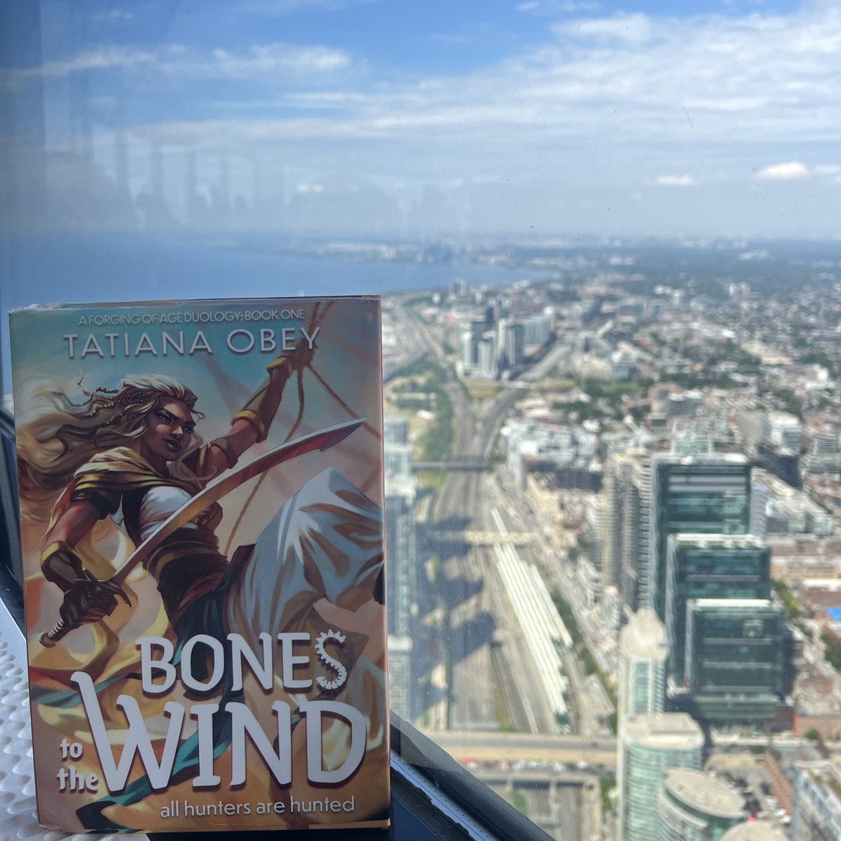 The observation deck of the CN Tower in Toronto, Canada.

Good thing Rasia isn't afraid of heights. I, on the other hand, am not afraid of heights per se but they do make me nauseous.😐

#travelthursdays #thatbookthattravels #thatbooktravels