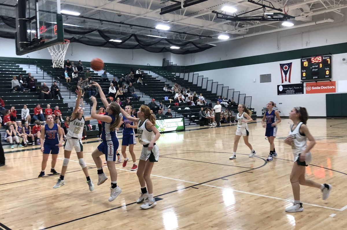 ERMSAthletics's tweet photo. 8th Grade Girls Basketball made it 3 in a row with a victory over visiting Worthington Kilbourne, 25-18. Great team win, ladies! 🦅🏀💪🏻 #EagleUp https://t.co/JTXnTOCUCm