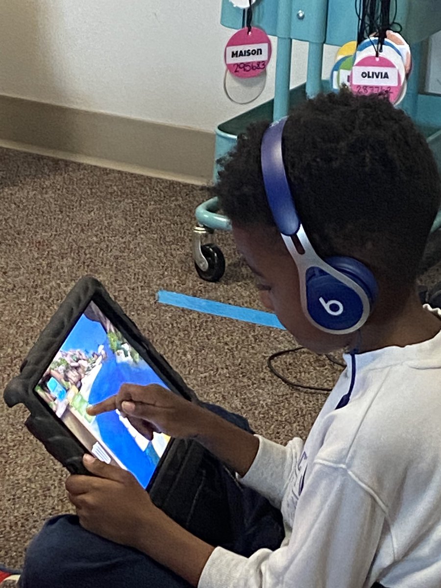 WeinkeLara's tweet image. #HourOfCode was a huge success in kinder today! #FISDmadetoshine #kindervibes