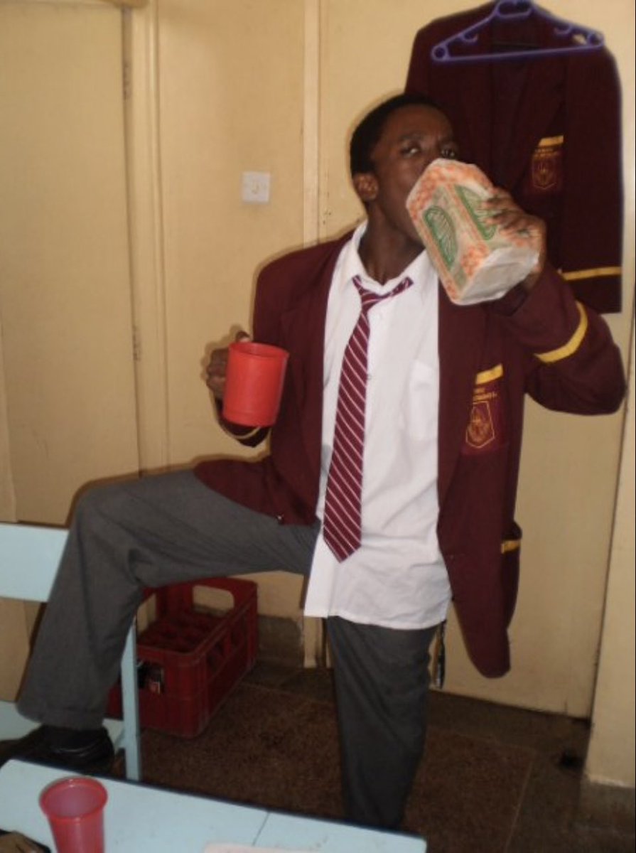 JayFreaKay's tweet photo. Never suspended, but there’s a time we stole bread for all prefects in the school then posed with the spoils https://t.co/liV9aLZR1Q