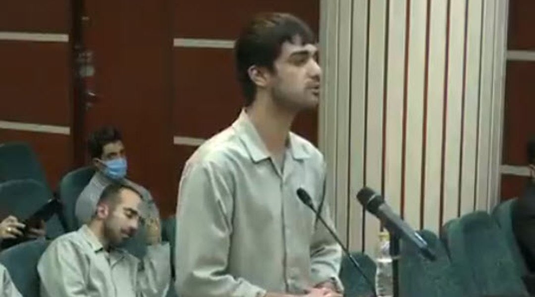 Mehdi Kerami, 22 ans, a été arrêté et torturé pour avoir manifesté. Il vient d’être condamné à mort. Mehdi est la voix du peuple iranien, soyez sa voix. #SayTheirNames #MahsaAmini