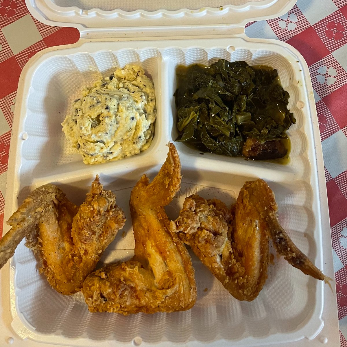 🍗Try our fried chicken wings or drummettes plates🍗

Great with either fries ($15) or with collard greens and potato salad ($20)!