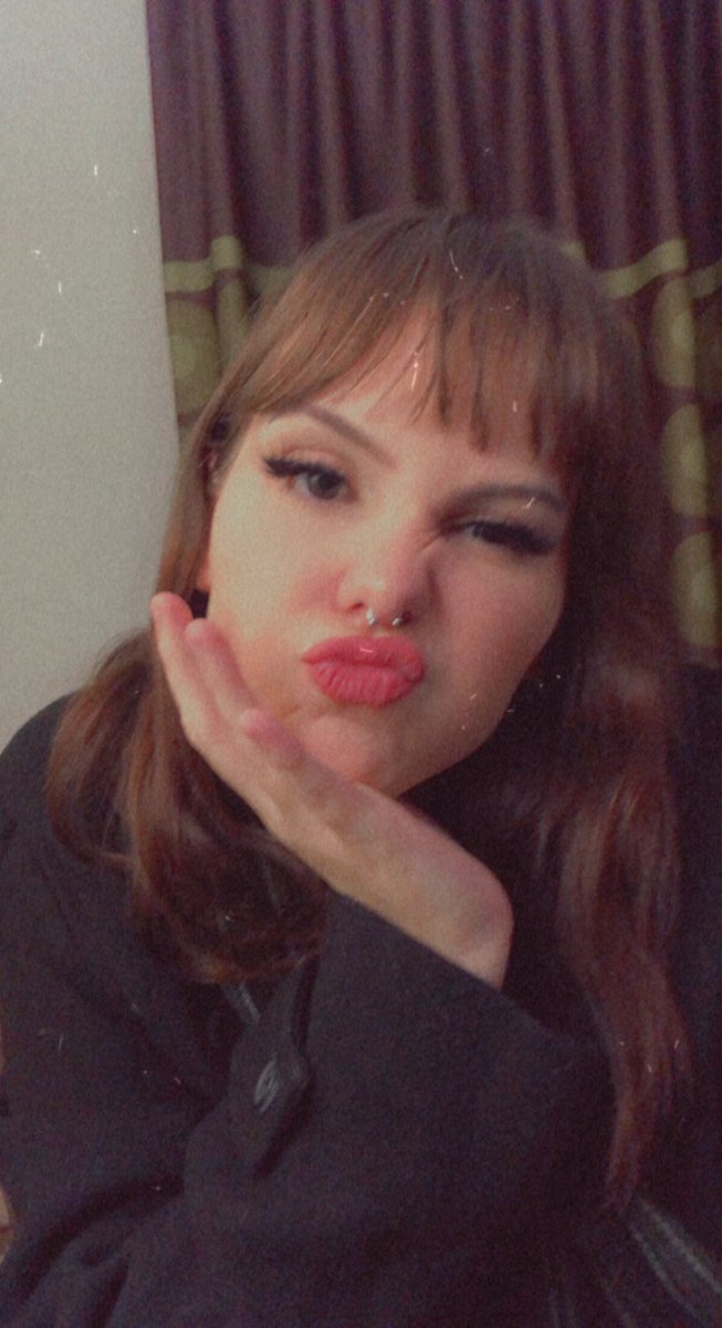 sierramaci13's tweet photo. now presenting: my face :3 https://t.co/Tfa5VUVbnh