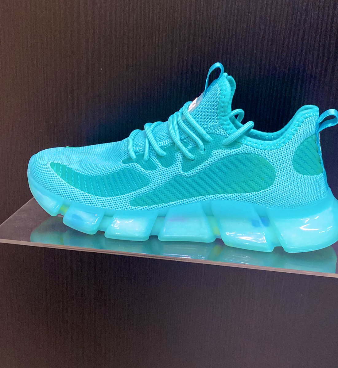 Muzi_Mzekandaba's tweet photo. Dumelang 

VAYA Triumph Baby Blue R1200 a pair free shipping across SA, available now at VAYA Stores in Newtown Junction Mall and Sammy Marks Square PTA

https://t.co/qmlgyeR3rk 

#VAYAFridays 
#Gofoit https://t.co/ijQ4HwXqsR