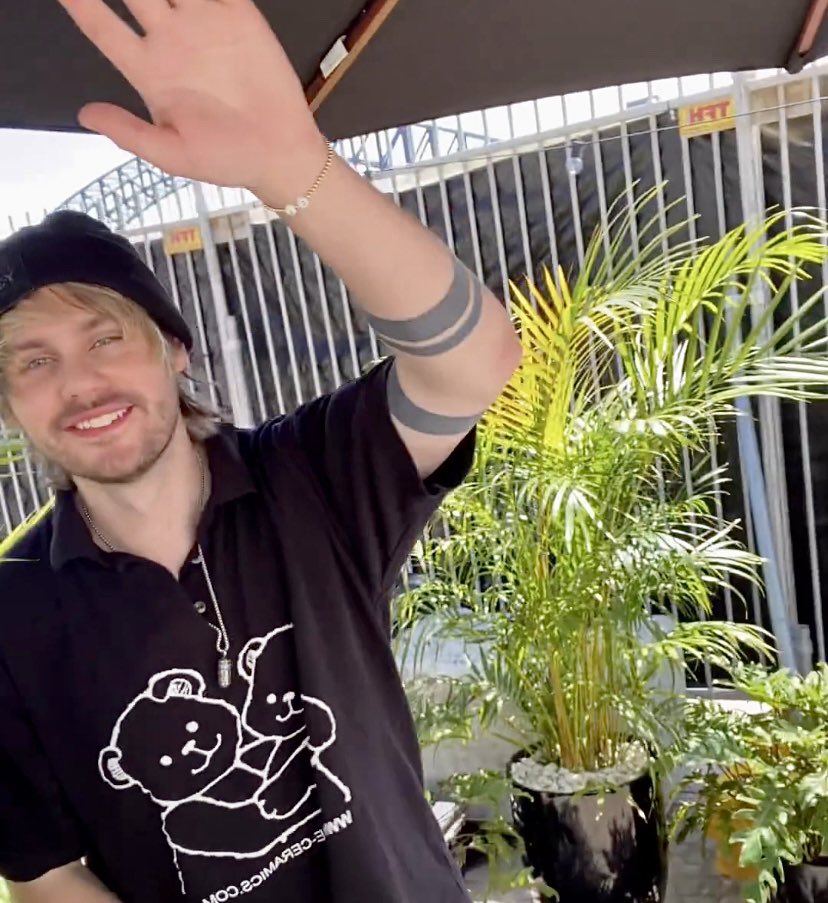 His smile is precious 🥺🫶🏻