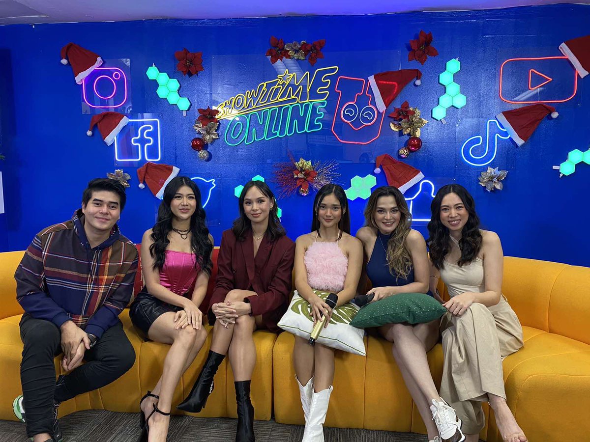 riseartistsph's tweet photo. Karina Bautista ( @MissKareee ) at It’s Showtime and Showtime Online U with #MMKScarletWomen cast 🤍 

Abangan natin ang huling yugto ng #MMKScarletWomen sa #MaalaalaMoKaya ngayong Sabado, 8:30 pm Kapamilya Channel, Kapamilya Online Live, iWantTFC, TFC at A2Z! #KwentongMMK https://t.co/XcN9EUD38U