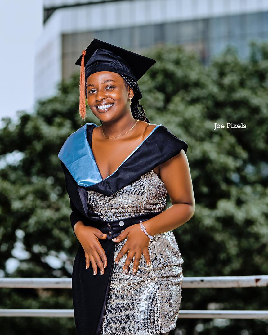 McNyom1's tweet photo. A Mutooro woman can smile . Congratulations 🎊🍾🎈 Mercy Kabahenda. Last grad day. Let’s show her some love all batoro. Retweet https://t.co/hUpRHevgUd