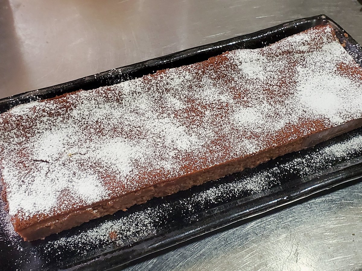 「昨日の夜に作って冷やしておいた、お豆腐とチョコと卵だけで作るチョコケーキ。先日作」|花田麻実子🇯🇵MAMIKO HANADAウクレレ＆サバゲー大好きVoice actor！のイラスト