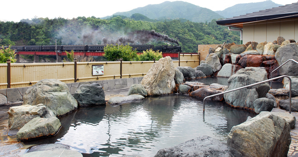 ogc_momo's tweet photo. 露天風呂から大井川鐵道のSLが眺められる！？
時間を合わせて入れば、煙を上げながら鉄橋を渡るSLを楽しめるんだって♨

《川根温泉ふれあいの泉》
https://t.co/4lz3M7mQpe

★シオリちゃんの写真は別場所の撮影した時のだよ～！

#温泉
#onsen
#静岡
#島田 https://t.co/nQyfSiCLjh