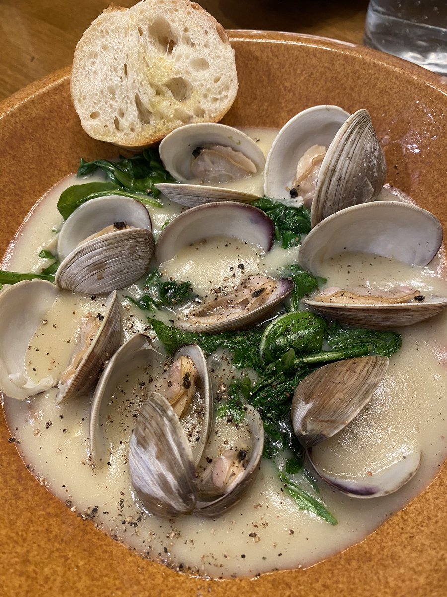 iluvnumbers's tweet photo. Potato soup + littleneck clams,+ warm arugula salad. 👍🏼 to the hubby today☺️. #chefkeith https://t.co/voLNCU6U57