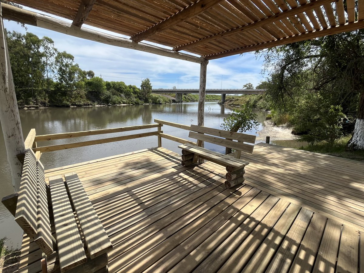 diegolacorook's tweet photo. En el día de hoy quedó culminada la obra del nuevo “pesquerito” en el centro del balneario a orillas de Canal Andreoni, un espacio de pesca y esparcimiento para disfrutar todo el año.
100% con mano de obra de funcionarios municipales y jornales solidarios de esta localidad. https://t.co/vmjHkcyjAL
