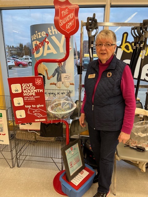 lstartweets's tweet photo. Betty Lynn Cassis was busy today at Giant Tiger! #LSTAR #REALTORS #London #StThomas #SalvationArmy #ChristmasKettles #KettleDrive https://t.co/fXe9cmiWb9