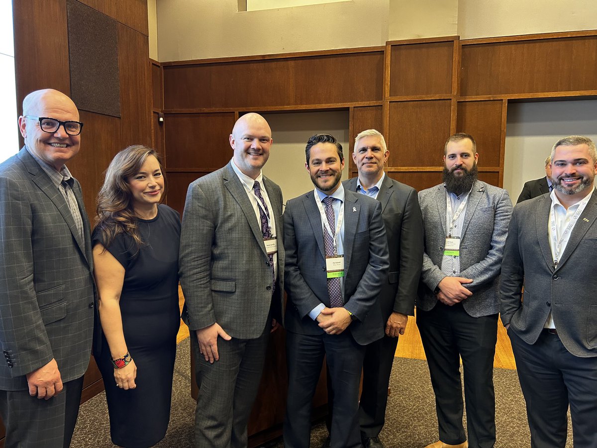 Great evening at the <a href="/OntarioCofC/">Ontario Chamber</a> Chiefs of Staff event tonight in T.O. Sponsored in part by <a href="/CNRailway/">Canadian National</a>. Great networking and discussions hosted by @MichelleLyEaton and, as always great to reconnect with <a href="/roccorossiTO/">Rocco Rossi</a> !