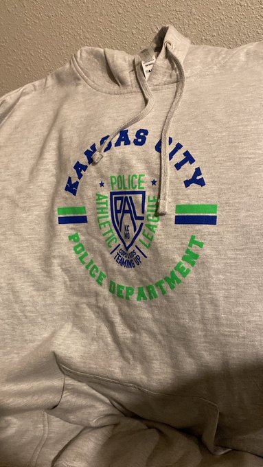 I love my Christmas gift from K.C.P.D we seen you skip the line Mayor Lucus! 😊 #SLR https://t.co/Bjk<a href="/tag/slr"class="tags"><span>#slr</span></a>