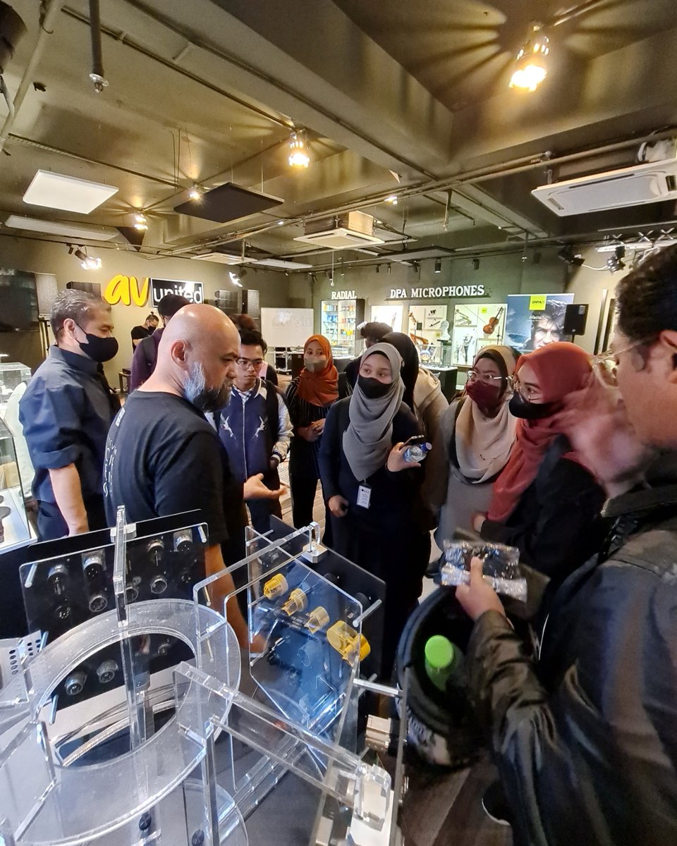 CATScollege's tweet photo. “When the ears of the student are ready to hear, then cometh the lips to fill them with Wisdom.” ~Three Initiates
We are grateful for the workshop given by AV UNITED , our students enjoyed the hands-on educational field trip.

#CreativeArtsCollege #CATSCollege #avunited https://t.co/GGPsFnv2lL