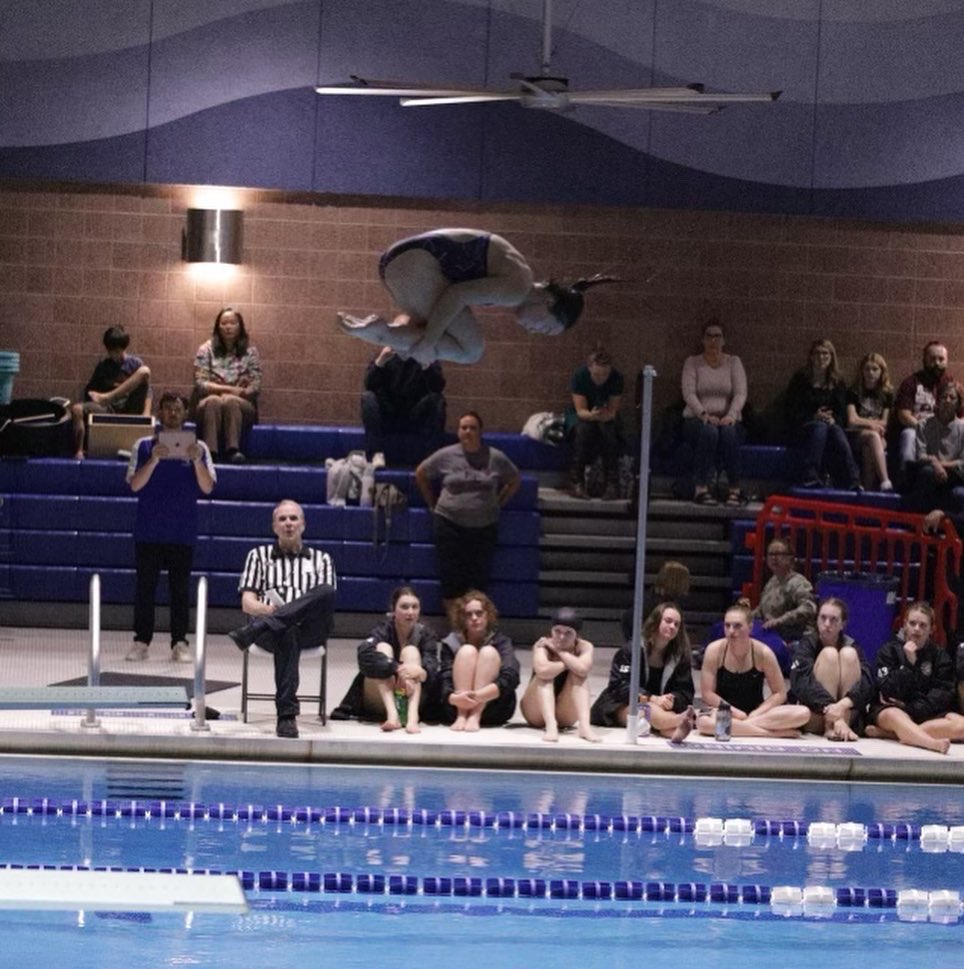 🚨 New School Record: Congratulations to Trojan Diver, Lauren Hodges, for breaking a 21-year old school record in the 6-dive event with a score of 233.15! 🏊‍♀️ @CHSAA @DanMohrmann @RobNamnoum @lukezahlmann @coloradopreps @gazettepreps @FfchsB @FFC8schools @fountain_preps