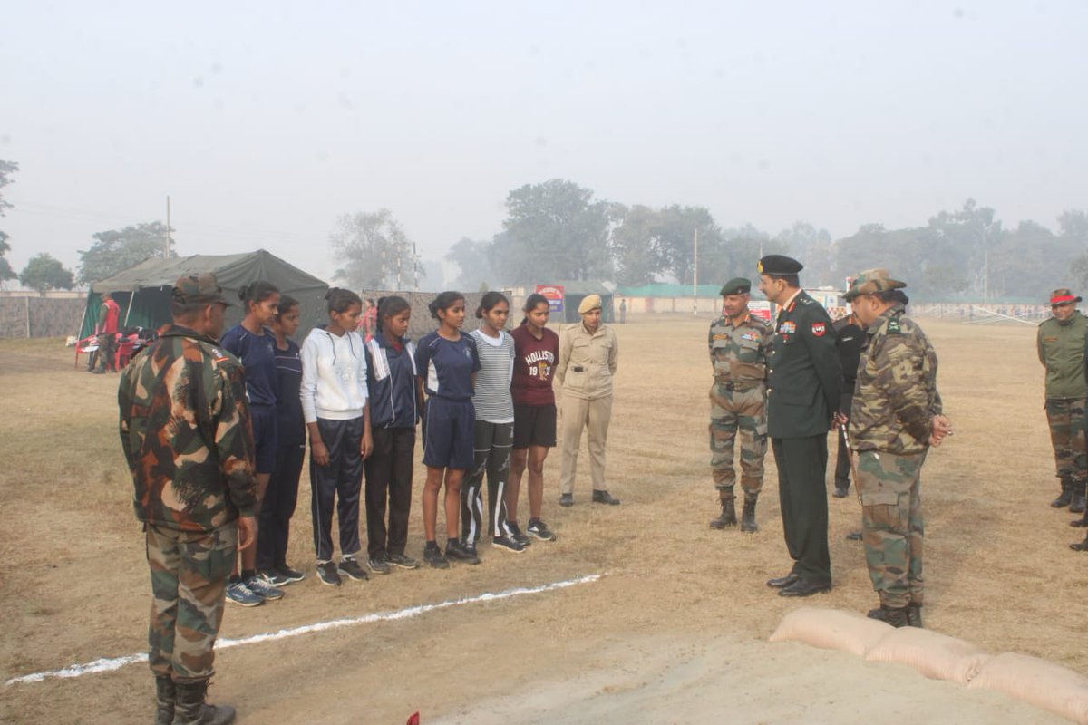 westerncomd_IA's tweet photo. #VajraCorps #DefendersOfPunjab
#GeneralOfficerCommanding visited ongoing #Agniveer #RecruitmentRally at #JalandharCantt. He appreciated high standards & transparent conduct of Rally. The exuberant spirit & tenacity of aspirants was also commendable.
#IndianArmy
@adgpi https://t.co/4aECEawId8