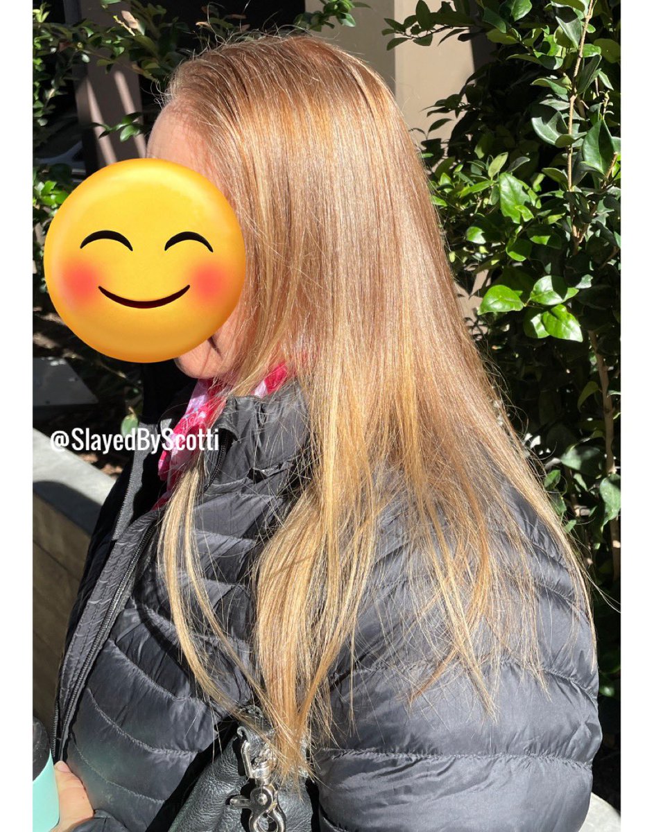 🍯 Blonde coming right up! Can you believe this beautiful golden honey blonde was achieved without using bleach?!? This client had 90% grey & wanted to achieve a natural looking blonde without using bleach. This was the final result. 👩‍🦳👍