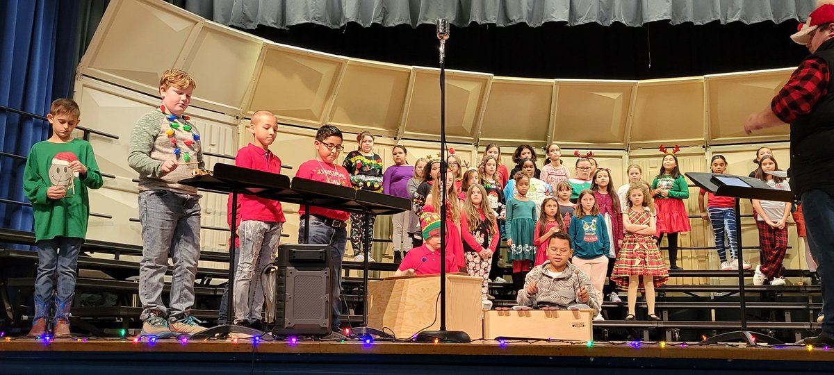 FairviewFalcon2's tweet image. Tonight&apos;s &quot;Jingle&quot; concert w/Fairview &amp;amp; Orr Glee Clubs was OUTSTANDING!🎉 Congrats to all the singers &amp;amp; HUGE shout out to Mr.  Reed, music teacher, for helping our students show off their talents! 👏🏻👏🏻👏🏻 Thanks to Ramsey Middle School for lending us your auditorium! #fortsmithfam
