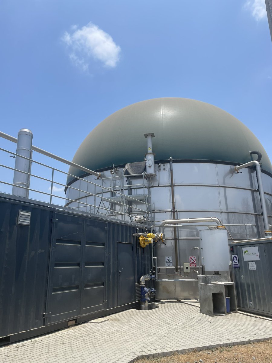 Town_sendM's tweet photo. Empresas ecuatorianas sí apuestan por energías limpias y que aporten a la descarbonización. En Alemania y países de India el biogás 💨 se vuelve más común, les comparto un poco de mis pasantías 👷🏽‍♂️

#biogas #energy #biogastiger #GreenEnergy #decarbonisation https://t.co/GQDJreOmKf