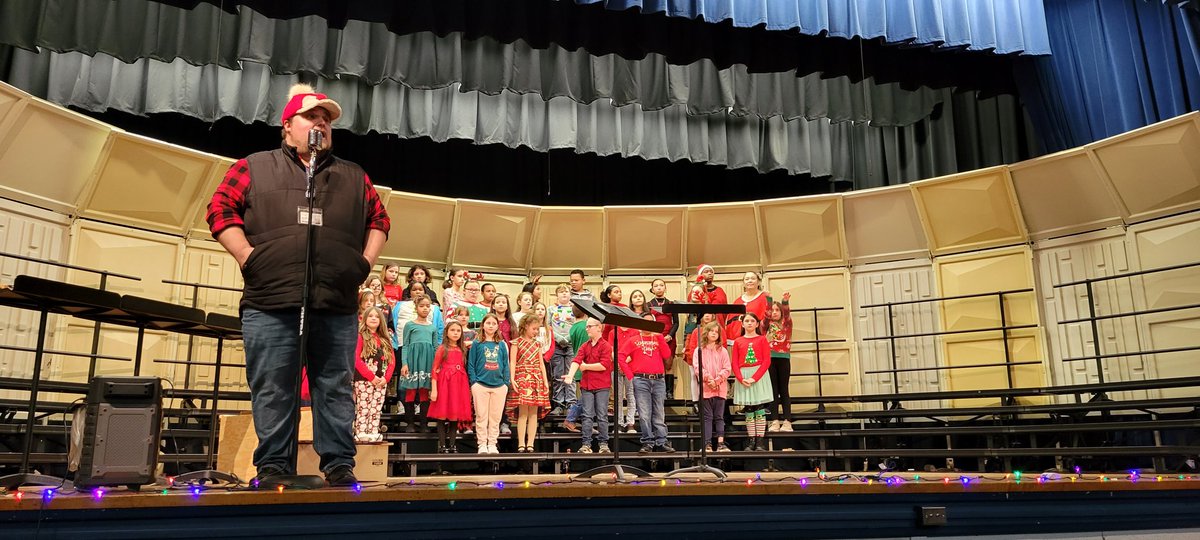 FairviewFalcon2's tweet image. Tonight&apos;s &quot;Jingle&quot; concert w/Fairview &amp;amp; Orr Glee Clubs was OUTSTANDING!🎉 Congrats to all the singers &amp;amp; HUGE shout out to Mr.  Reed, music teacher, for helping our students show off their talents! 👏🏻👏🏻👏🏻 Thanks to Ramsey Middle School for lending us your auditorium! #fortsmithfam