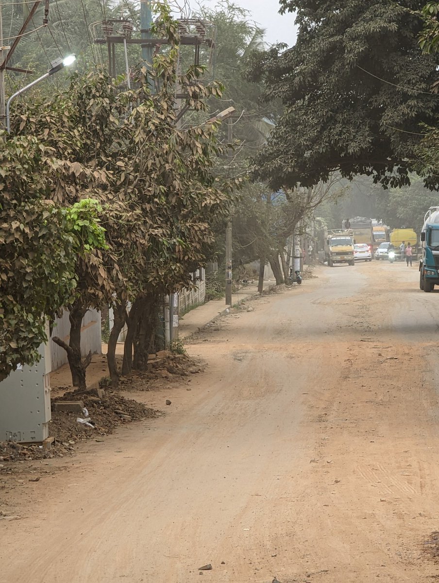 lpctc's tweet photo. @BBMPAdmn @BBMPSplHealth please look at the condition of the road and the environment. This area is heavily polluted with dust and everyday kids, elder people and everybody who is outside suffers. The roads are in a pathetic condition and not safe . #pollution #Bangalore #BBMP https://t.co/LHnrtoHLtA