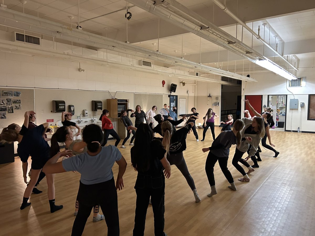lattajayne1's tweet photo. Wonderful day today working with Ballet BC as our students learn from professional dancers about career options in contemporary arts and dance!  #kamloops_sd73 #kamloopsschoolofthearts https://t.co/OKbZnxOcMD
