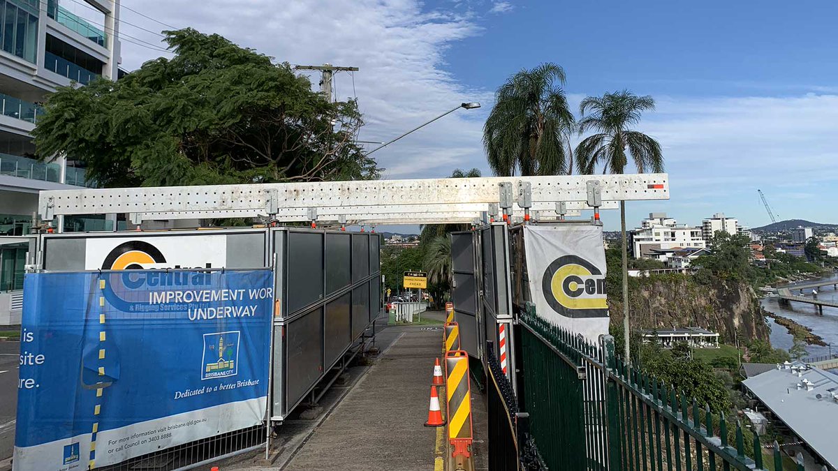 LayherScaffold's tweet photo. The problem was how to safely and efficiently achieve a cantilevered, cliff-edge access solution to enable remedial work to be carried out under a pedestrian walkway. Central Scaffolding and Rigging secured the

https://t.co/O3yMImZrcm
#Layher #scaffolding #FlexBeam #pedestrian https://t.co/3kCtax4Zo9