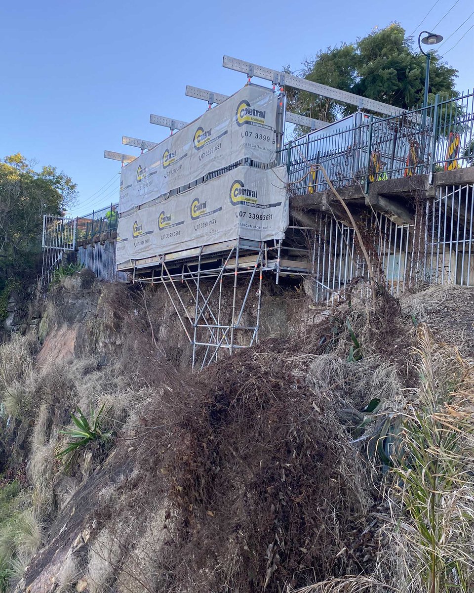 LayherScaffold's tweet photo. The problem was how to safely and efficiently achieve a cantilevered, cliff-edge access solution to enable remedial work to be carried out under a pedestrian walkway. Central Scaffolding and Rigging secured the

https://t.co/O3yMImZrcm
#Layher #scaffolding #FlexBeam #pedestrian https://t.co/3kCtax4Zo9