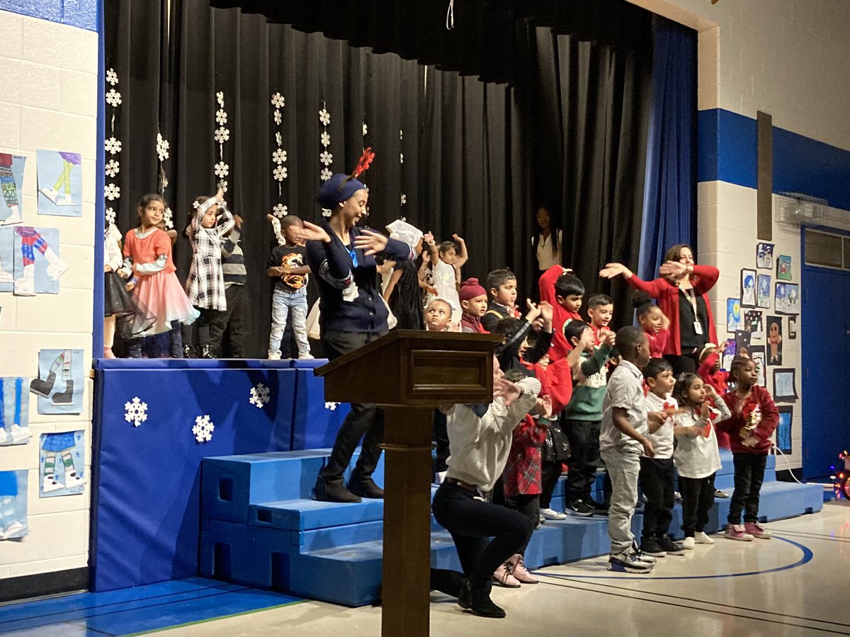 TinaGodsoe's tweet photo. It was a wonderful evening of students in kindergarten to grade 2 singing and performing for their families. The staff and students practiced really hard to being so much joy to @CorlissPDSB https://t.co/q6x6NU0Y4U