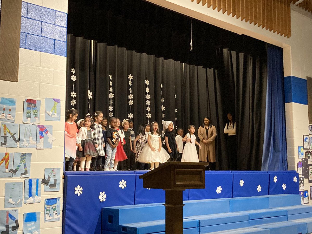 TinaGodsoe's tweet photo. It was a wonderful evening of students in kindergarten to grade 2 singing and performing for their families. The staff and students practiced really hard to being so much joy to @CorlissPDSB https://t.co/q6x6NU0Y4U