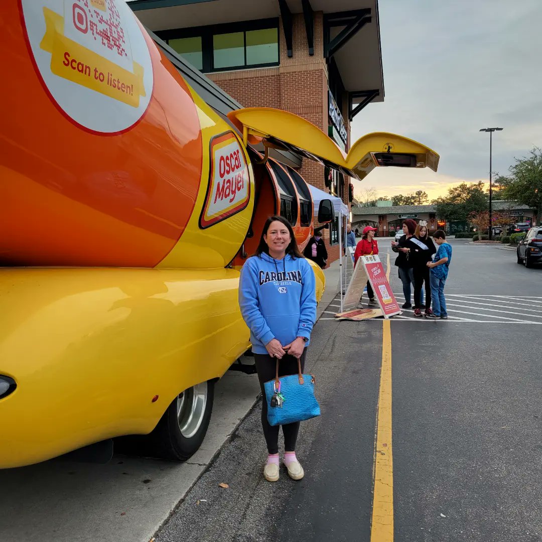 TheClayDowning's tweet photo. The Wienermobile stopped by our Harris Teeter to so we had to check it out.
#wienermobile #oscarmayer #oscarmayerwienermobile #oscarmayerwiener #wienerwagon #harristeeter #lookwhatwefound #checkitout https://t.co/2Vnv98sDvq