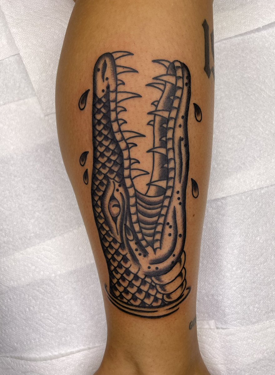 samroetattoo's tweet photo. *goes to Florida once*
*only does Florida-themed tats* https://t.co/lHrDK0JrUU