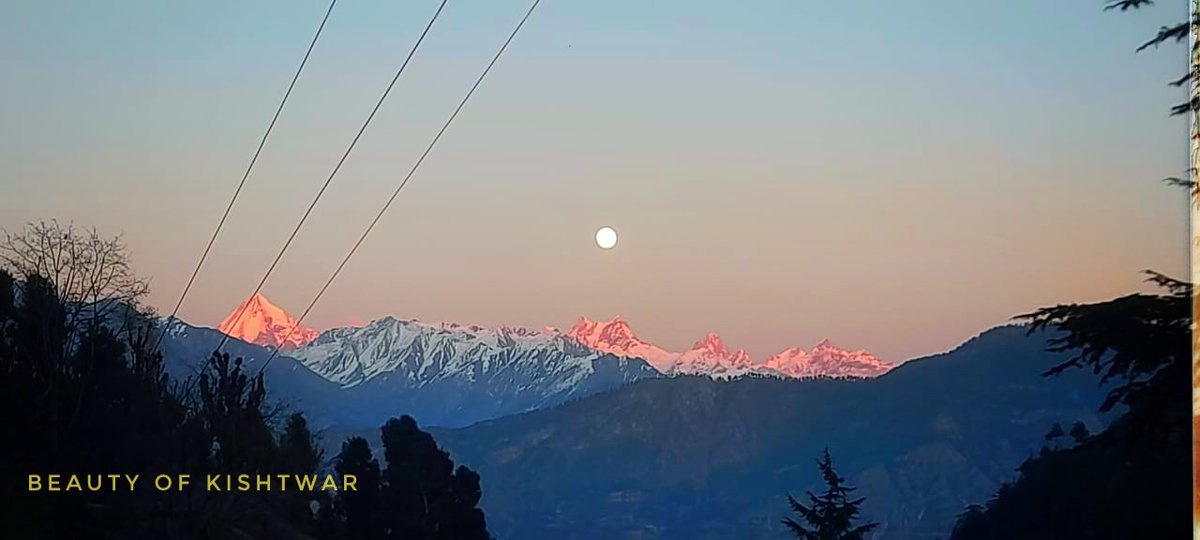 The well known Sickle Moon Peak (BRAHMA PEAK) said to be the residence of Lord Brahma in Kibber Nalla Dachhan , Elevated at a height of 21,050 ft (6,416 meters). 
Pic clicked from Keshwan area of block thakrie as on -07/12/2022
<a href="/Devansh_IAS/">Devansh Yadav</a>  <a href="/Dilsekishtwar/">Dil Se Kishtwar 🇮🇳</a> <a href="/KishtwarPages/">Kishtwar Pages</a>