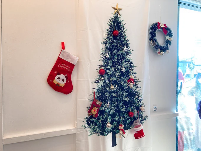 バタバタ設営でしたがようやく落ち着きましたーーーー!クリスマス会!!!遊びに来てねーーー!!!!#ハッピークリスマス会 
