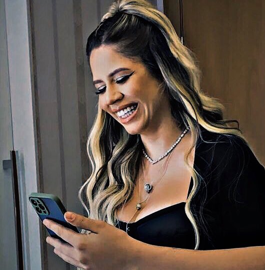 clarinhaaa_ass's tweet photo. @rebanhodamm Ela vendo tudo lá de cima super feliz e orgulhosa de todo mundo!! Rainha!!👑

#DecretosReiasVol2 https://t.co/PiQLE4FSO7