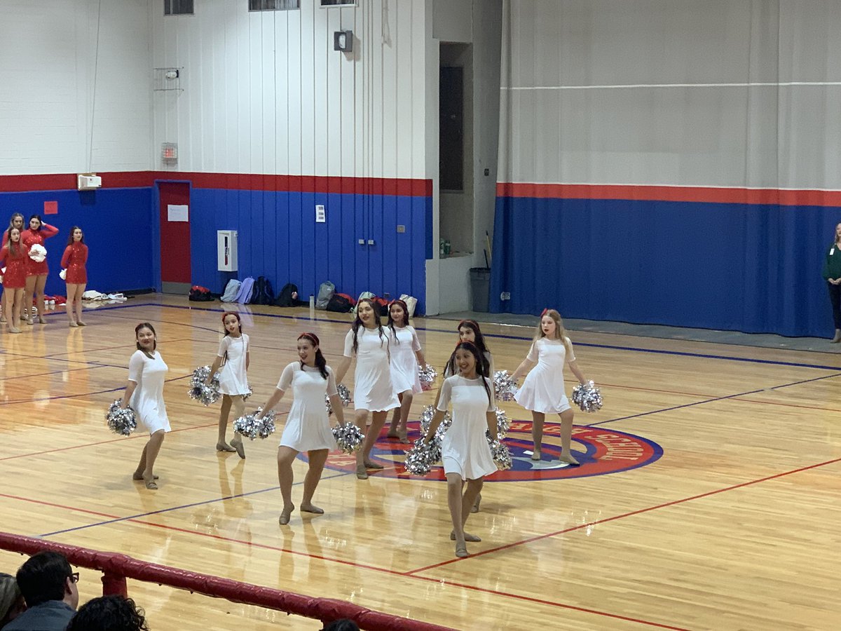 PattyMorenoFA1's tweet photo. The @Hays_Hawks dance classes, @HaysHighstepper,  BMS &amp; WMS dance teams were shining bright at their performance tonight. Great way to build vertical alignment! Thank you Doneece Williams for leading the way! @HaysFineArts @HaysCISD https://t.co/8Mca526Rin