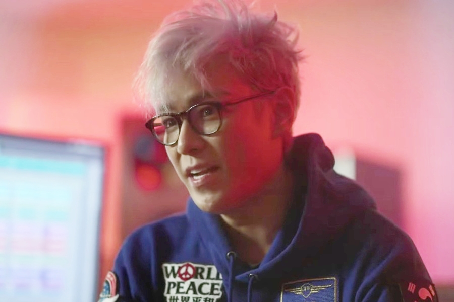 soompi's tweet photo. #BIGBANG's #TOP Shares Thoughts On Becoming A Crew Member For SpaceX's Historic #dearMoon Project
https://t.co/O0DDAfEvmy https://t.co/ffeDOZh88d