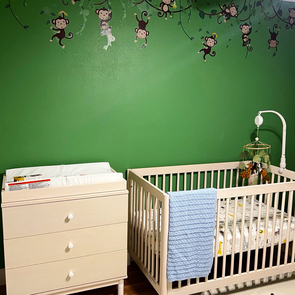 muyskerm's tweet photo. Baby’s room is looking damn cute. Thanks so much to everyone who sent us presents from the baby registry. You helped make this happen! https://t.co/ZvdbU19m6Z