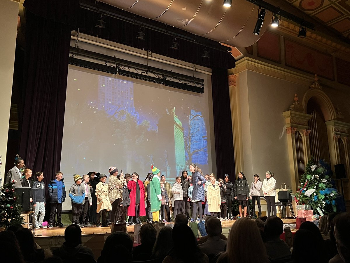 kga95aka's tweet photo. Opening Night of ELF was fabulous! Outstanding performance by our talented scholars! Congratulations, Ms. DelSignore. We appreciate your leadership and dedication to our young people. #allinforalbany @AHSFalconsNest @albanyschools https://t.co/f89VDCky5g