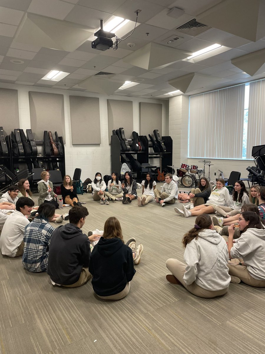 strings_cghsnc's tweet photo. Orchestra classes combined today for a Secret Santa swap and Christmas celebration! So much fun!🎄🎄 https://t.co/8jDE0WWW8l