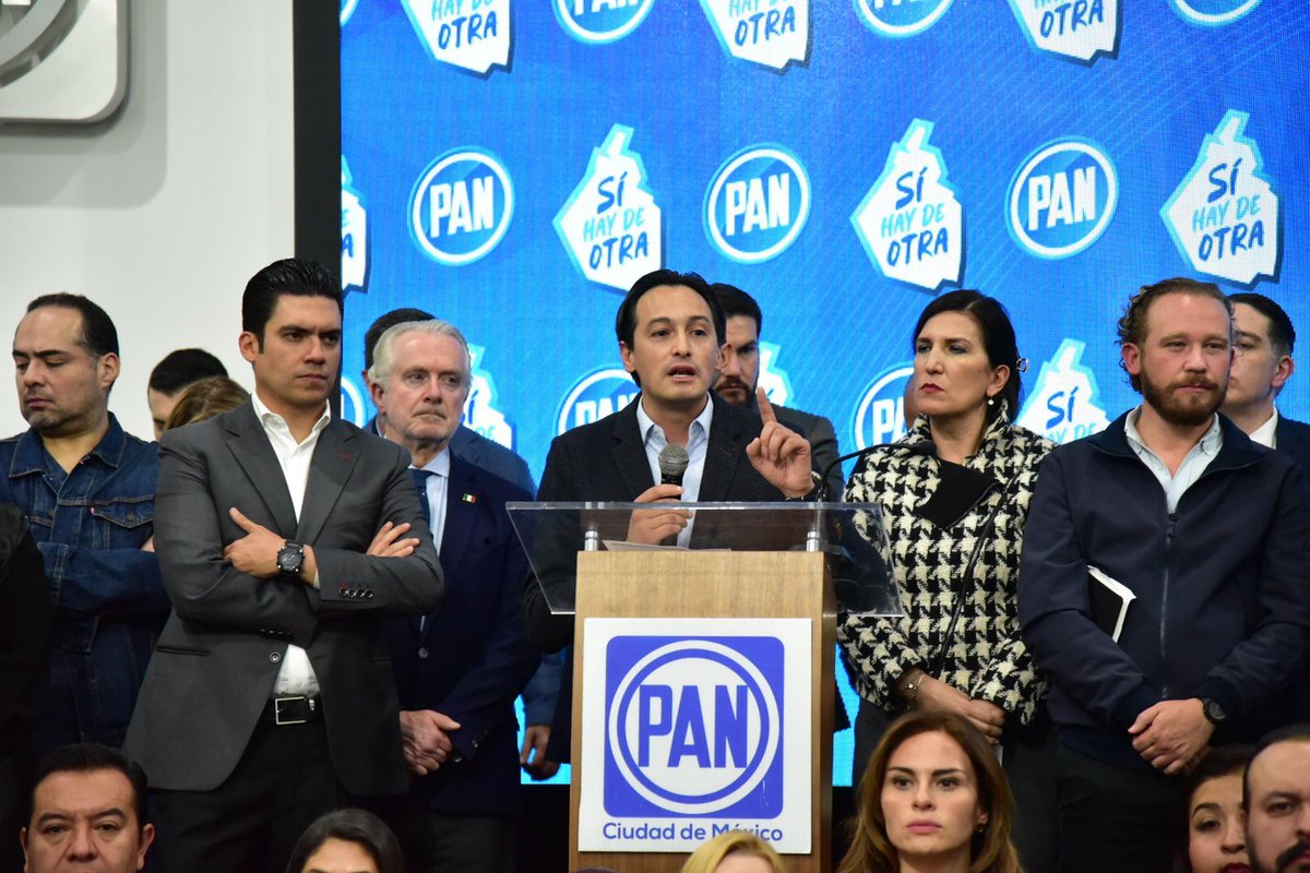 AAtaydeR's tweet photo. En Morena nos tienen miedo, se saben perdidos, y por eso tratan de vincular con falsos delitos. La Jefa de Gobierno usa todos los medios a su alcance para evitar su derrota, pero no lo van a lograr. En 2024 los vamos a derrotar
#LaPersecuciónEsClaudia https://t.co/RcFtdV44nx