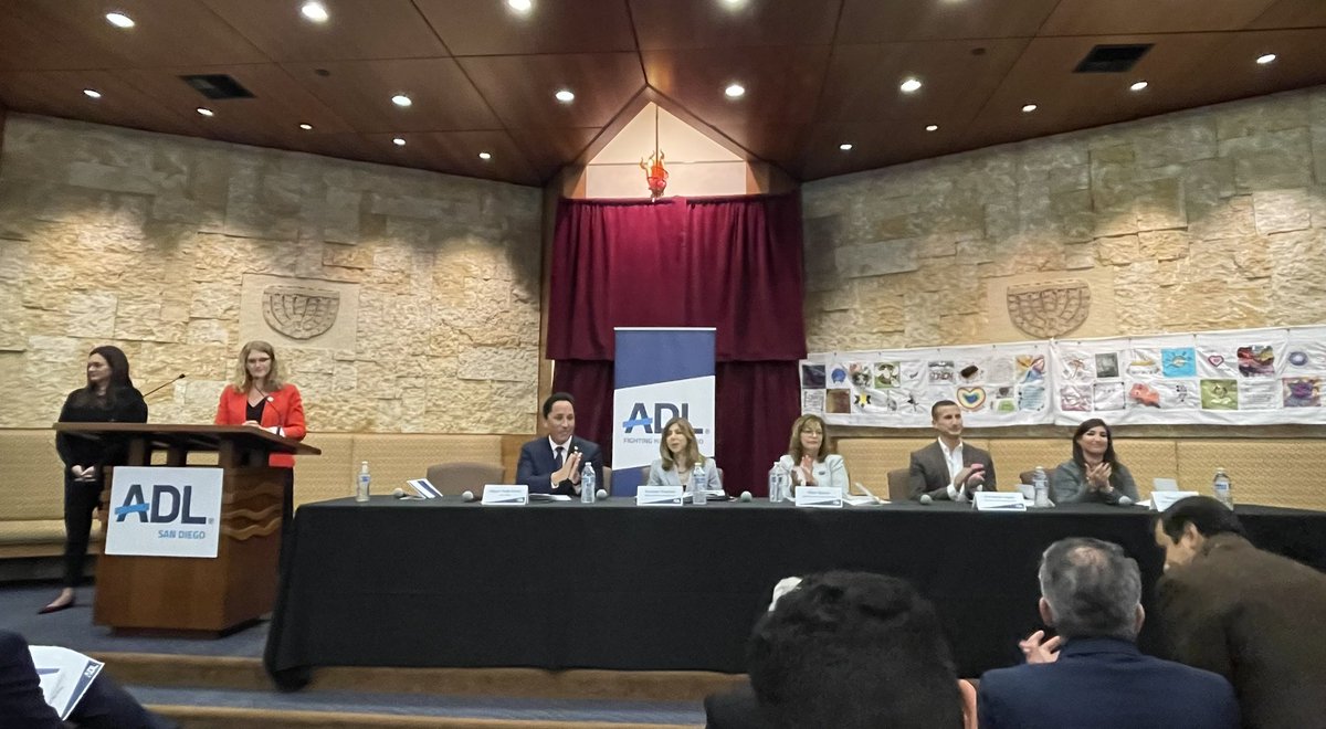 ADL_SD's tweet photo. We are blown away by the sincerity, optimism and support our amazing panelists share with the community. Thank you Mayor @ToddGloria, DA @SummerStephan, Activist/Community Leader @SachsSheri, Exec. Dir. of @SanDiegoPride @LoveWarriorPink &amp; Exec. Dir. of @hillelsd Karen Parry. 💙 https://t.co/pFPFcHxmlf