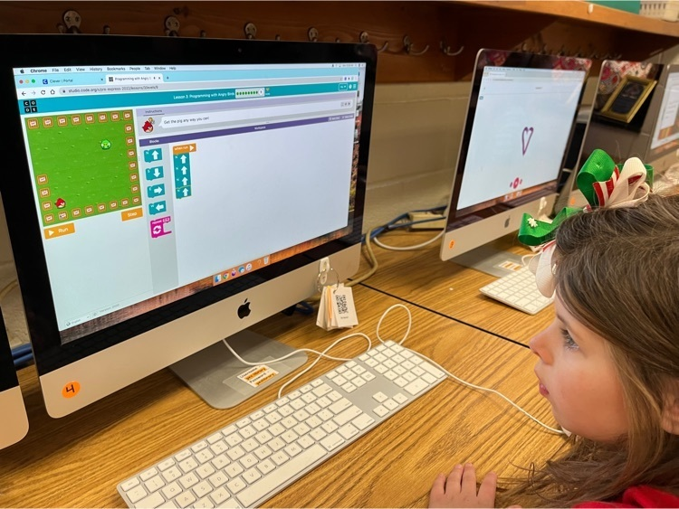 PES_Lighthouse's tweet photo. Porter Elementary students actively engaged on https://t.co/5jOqEIQfsm! Happy Hour of Code! #JCSTREAM https://t.co/SsrNWpb8O4