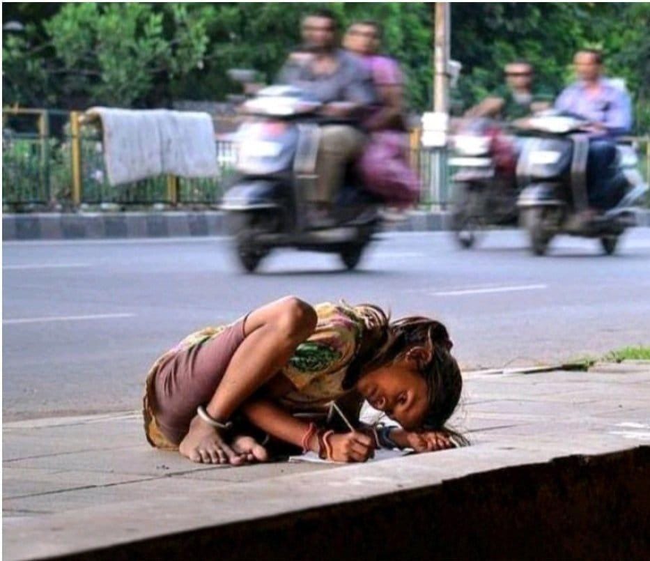 “चाहे परीक्षा शिक्षा के लिए देना हो या जीवन के लिए, सफलता लगातार किए गये प्रयास से ही मिलती है”
खूब पढ़ो,आगे बढ़ो...