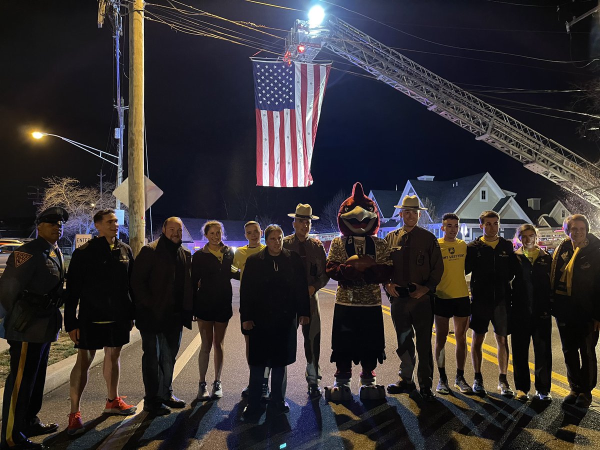 RCNJAthletics's tweet photo. The Army West Point Marathon Team met with President Jebb, VP Romano &amp; Rocky at #MBG as they took a break from running the game ball for the Army-Navy game on Saturday from West Point to Lincoln Financial Field in Philly! 
#WeAreRCNJ #ArmyNavyGame 
@ramapocollegenj @RCNJPresident https://t.co/ApjQ0T7YAr