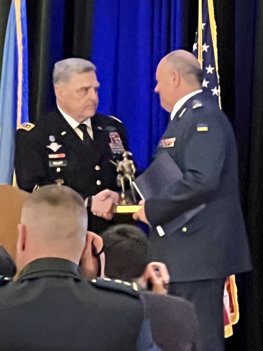 It was an honour tonight to attend the 31st anniversary of the Ukrainian Armed Forces. In the picture are the Ukraine Defence Attaché, the Ukraine Ambassador to the US and the Chairmen of the Joints Chief of Staff.